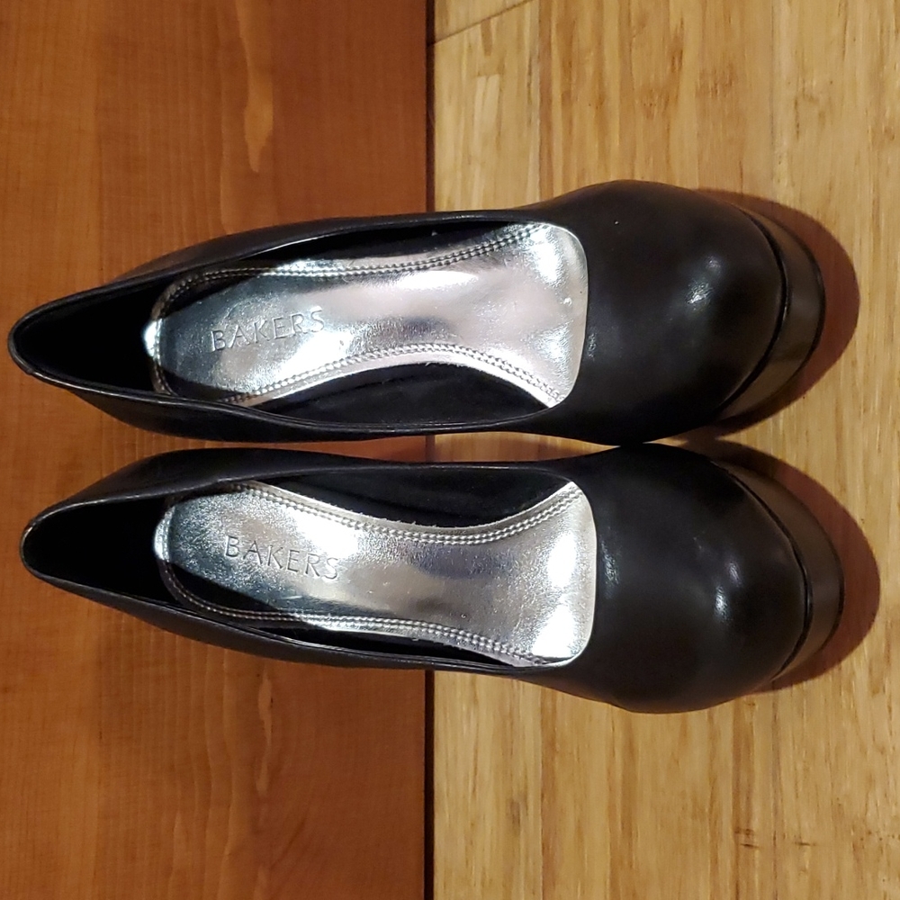 Black round toe stiletto